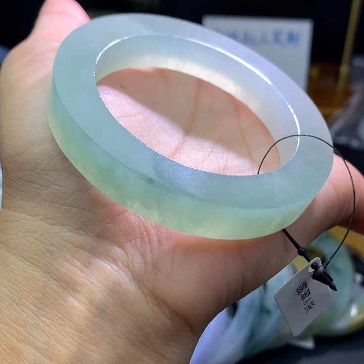 定制翡翠未镶嵌翡翠手镯