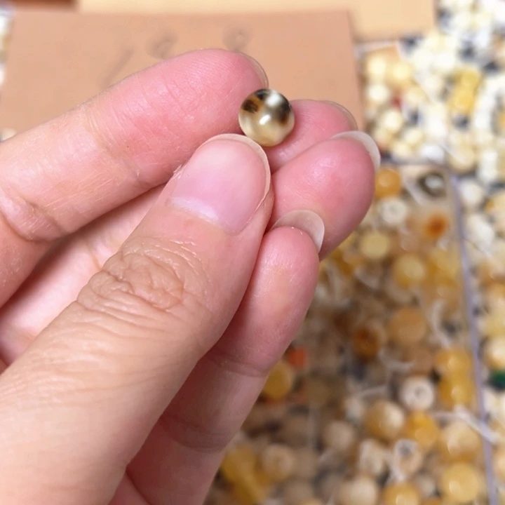 蜜蜡未镶嵌裸石7.4mm一个