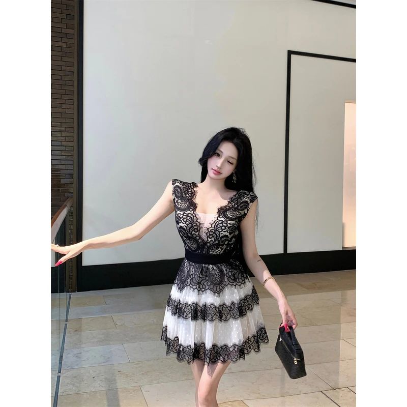 法式气质白色波点网纱拼接蕾丝辣妹连衣裙优雅设计感短裙带胸垫女