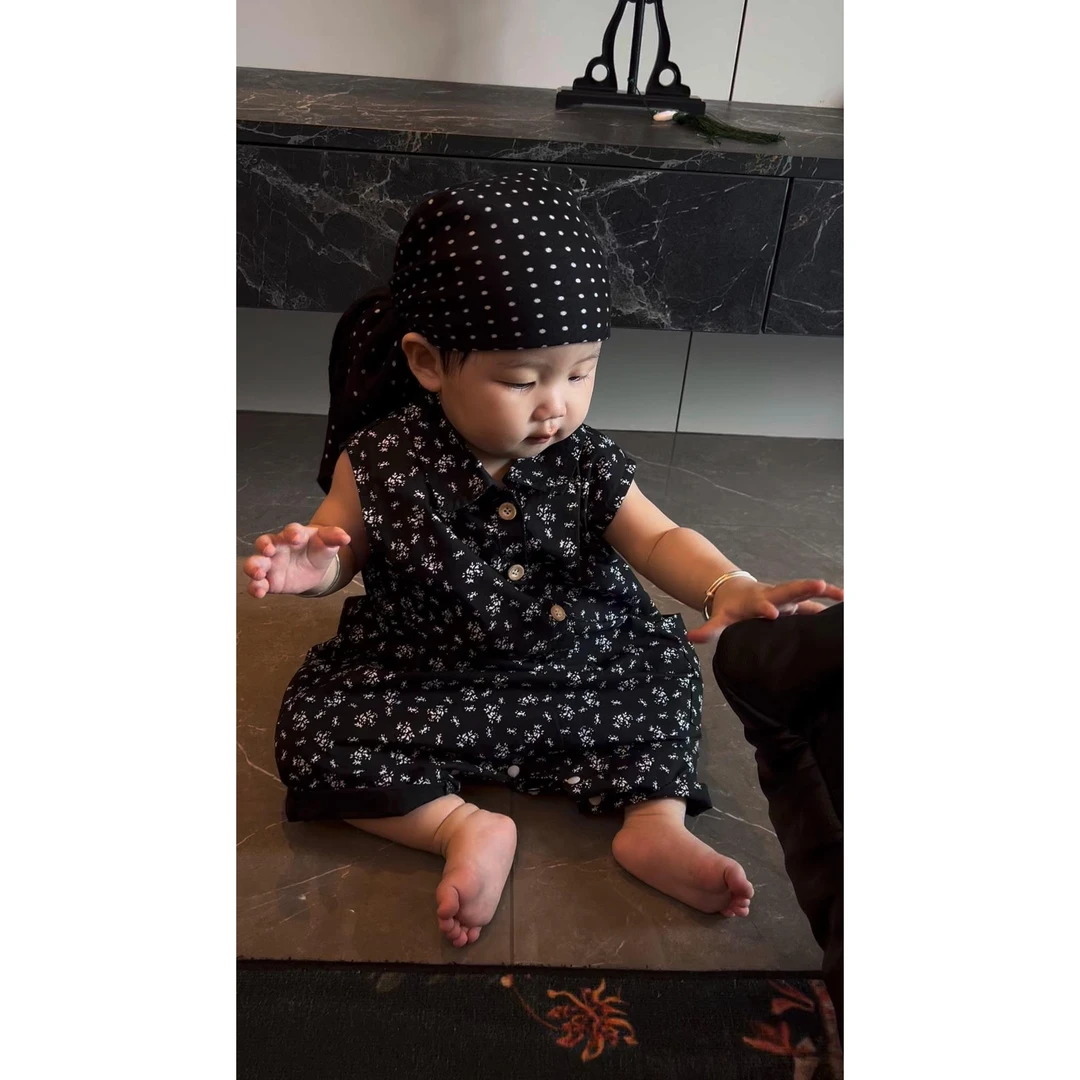 婴儿衣服碎花宝宝哈衣爬服女时尚洋气夏季新秋婴儿加厚连体哈衣