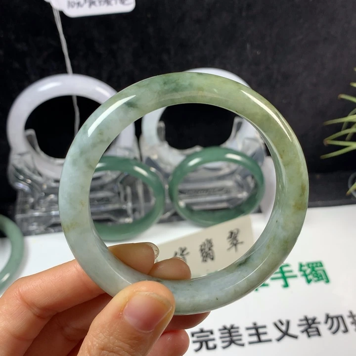 翡翠未镶嵌手镯49号。 56.5圈