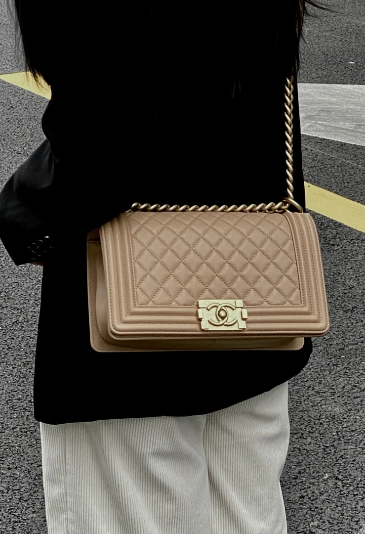 95新 Chanel/香奈儿 leboy中号奶茶色光面羊/98新/甄选