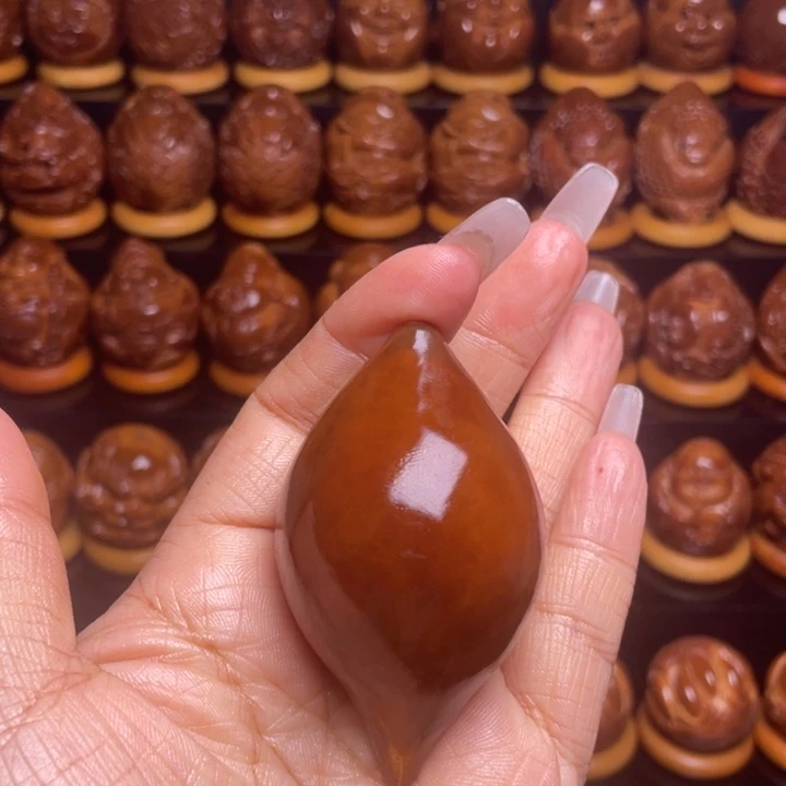 橄榄核把件爷***气橄榄雕刻