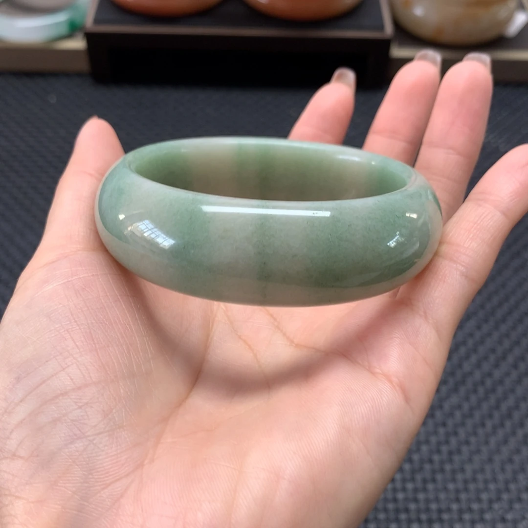 有***。石英岩玉未镶嵌手镯