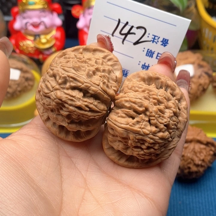 文玩核桃把件142号47闷白狮子头