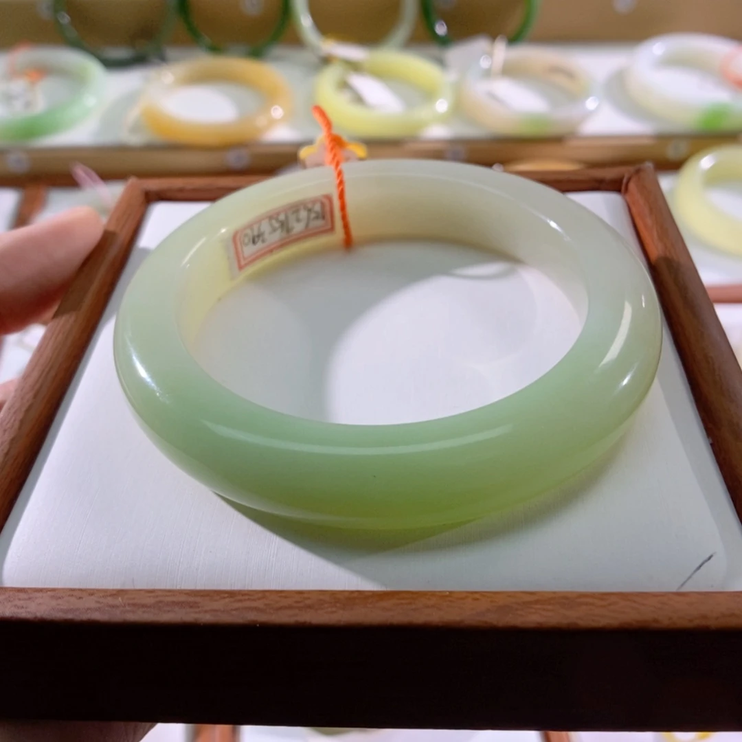 【闪购商品】未镶嵌手镯和田玉（翠青玉）