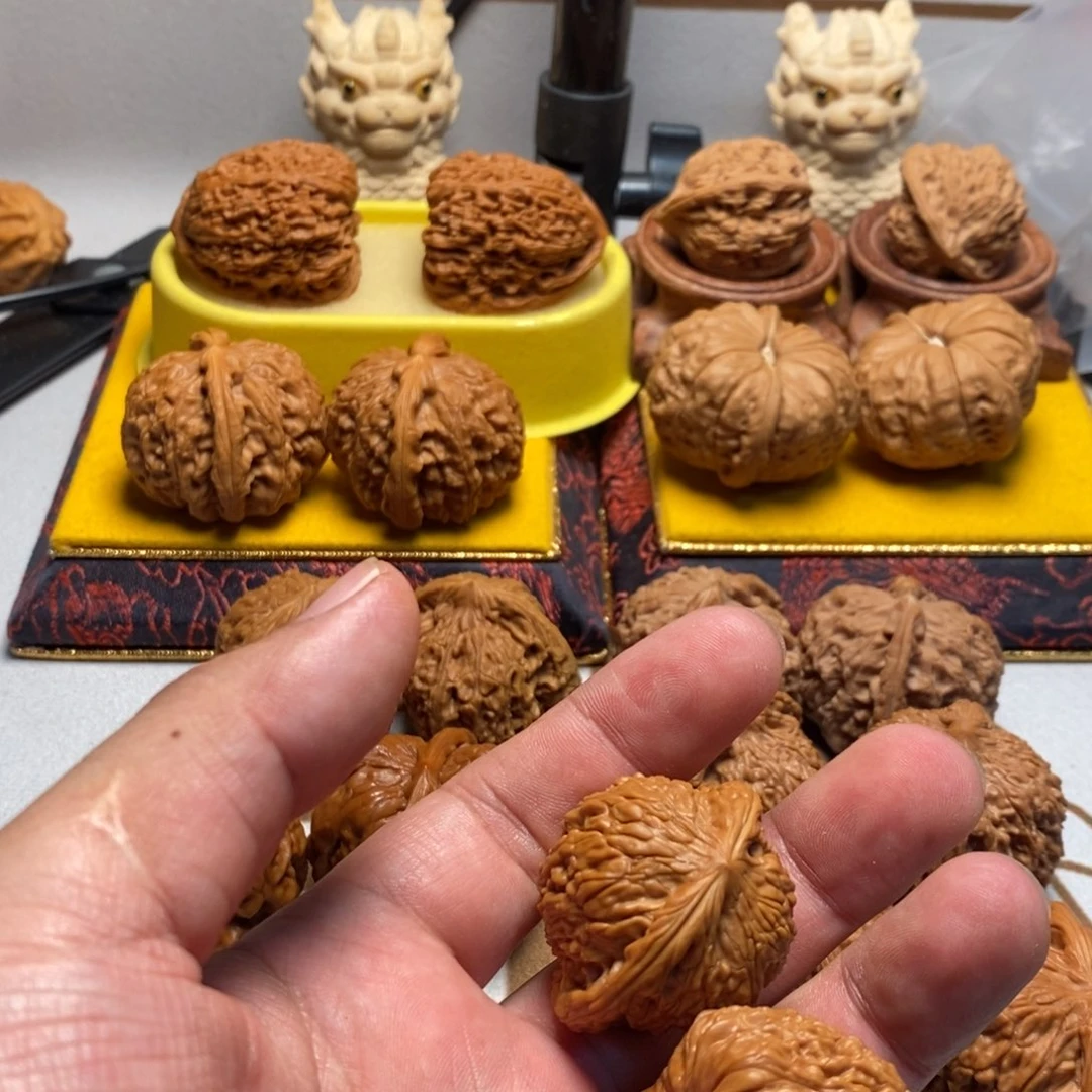 桃核把件小***.小尺泥鳅