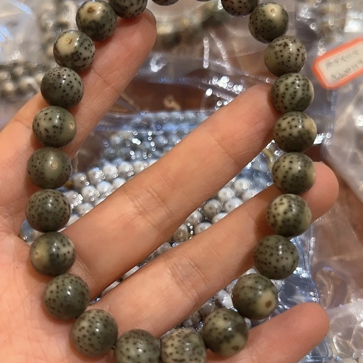 星月菩提吊坠海南原生态石玉料11圆手持大眼睛