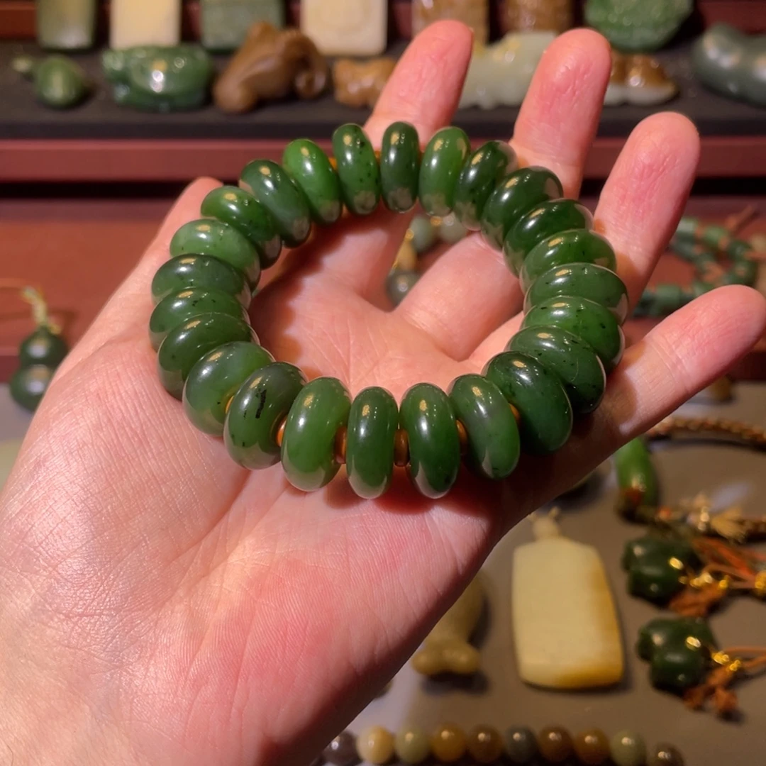 志***绒和田玉未镶嵌颈饰