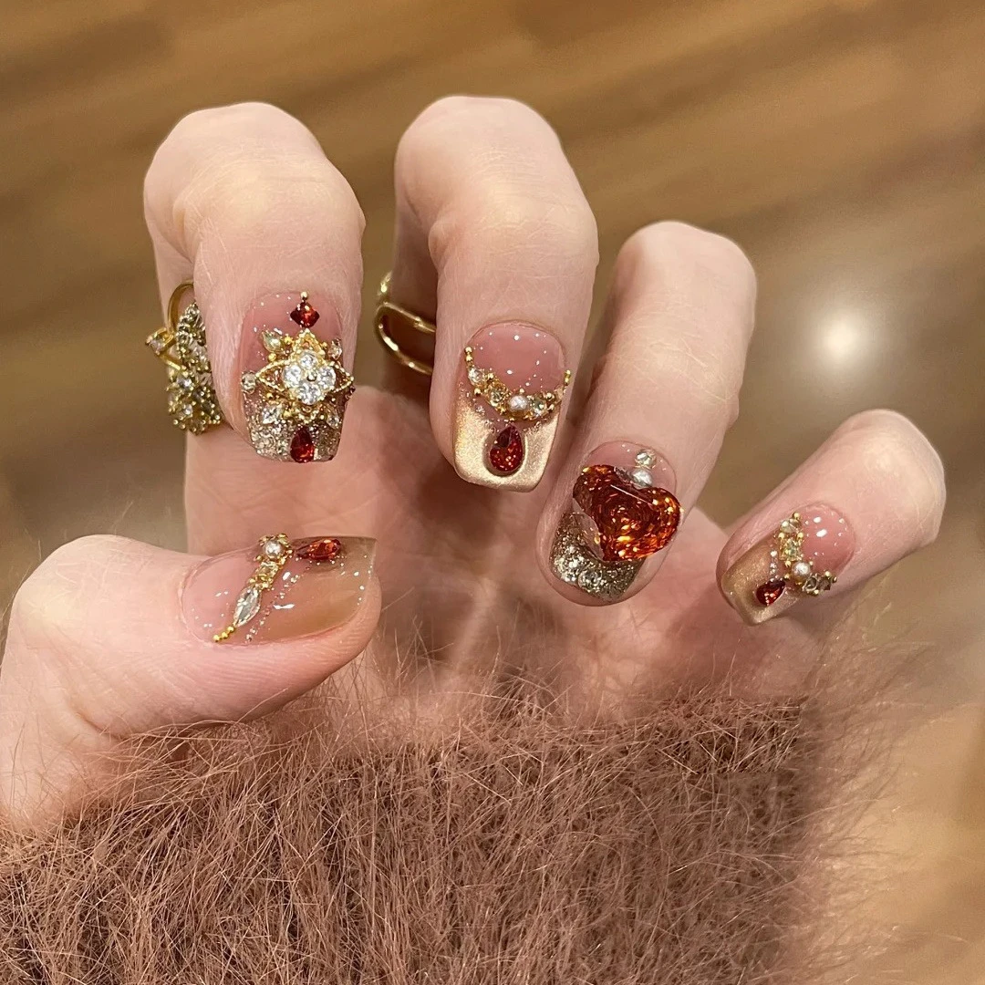 手工穿戴甲片布契拉提鎏金酒红香槟钻过年猫眼爆闪显白红色系短款