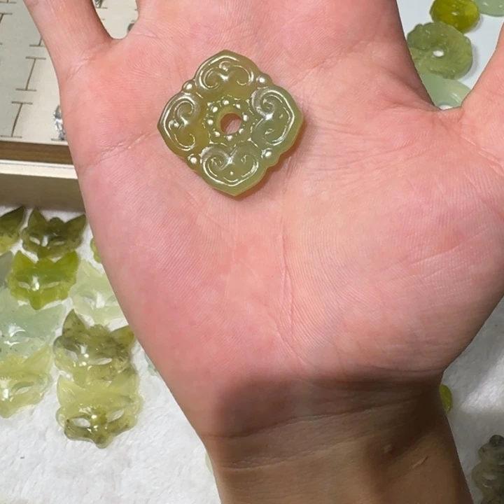 未镶嵌蛇纹石玉吊坠(不含链)