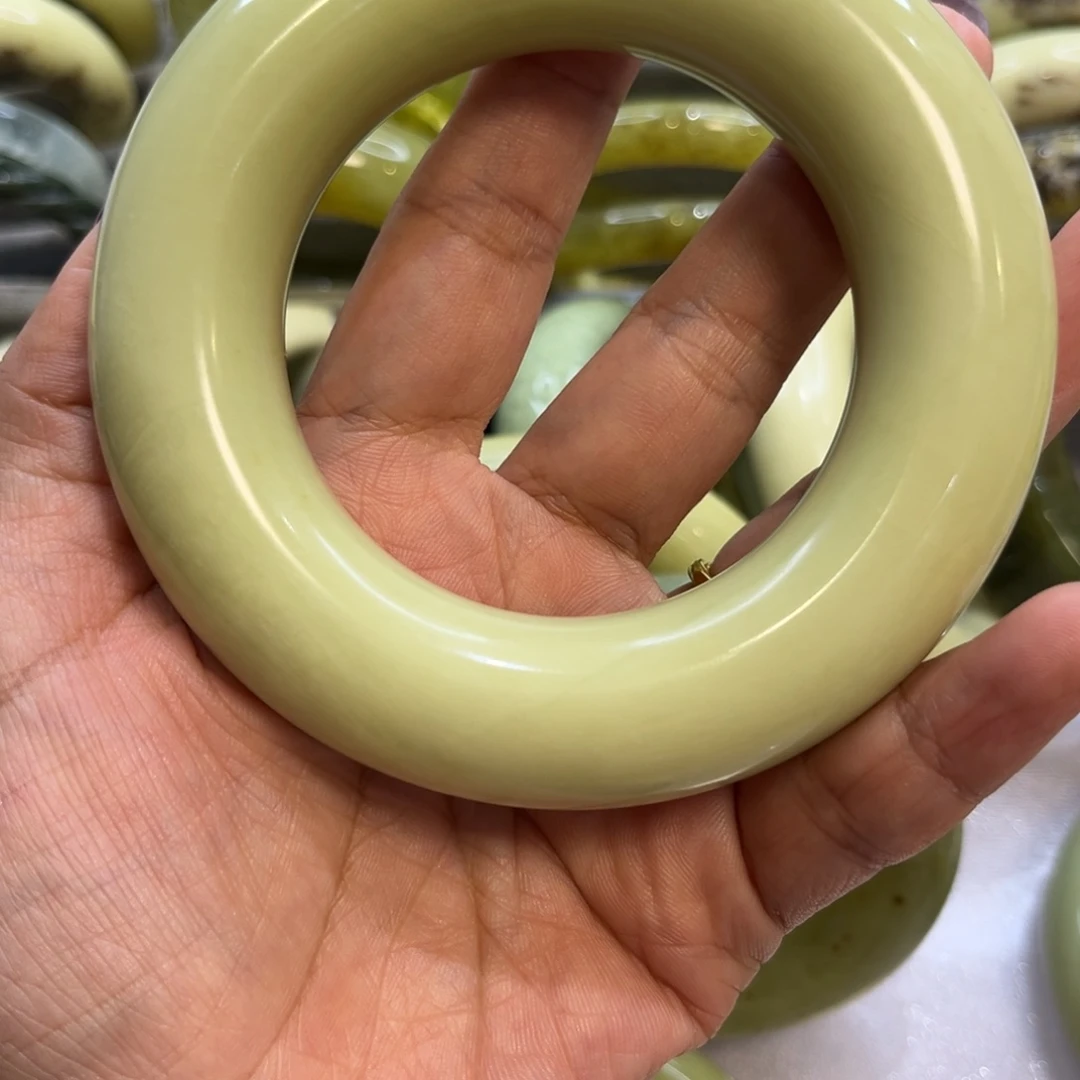 倒***影蛇纹石玉未镶嵌手镯58..4微瑕