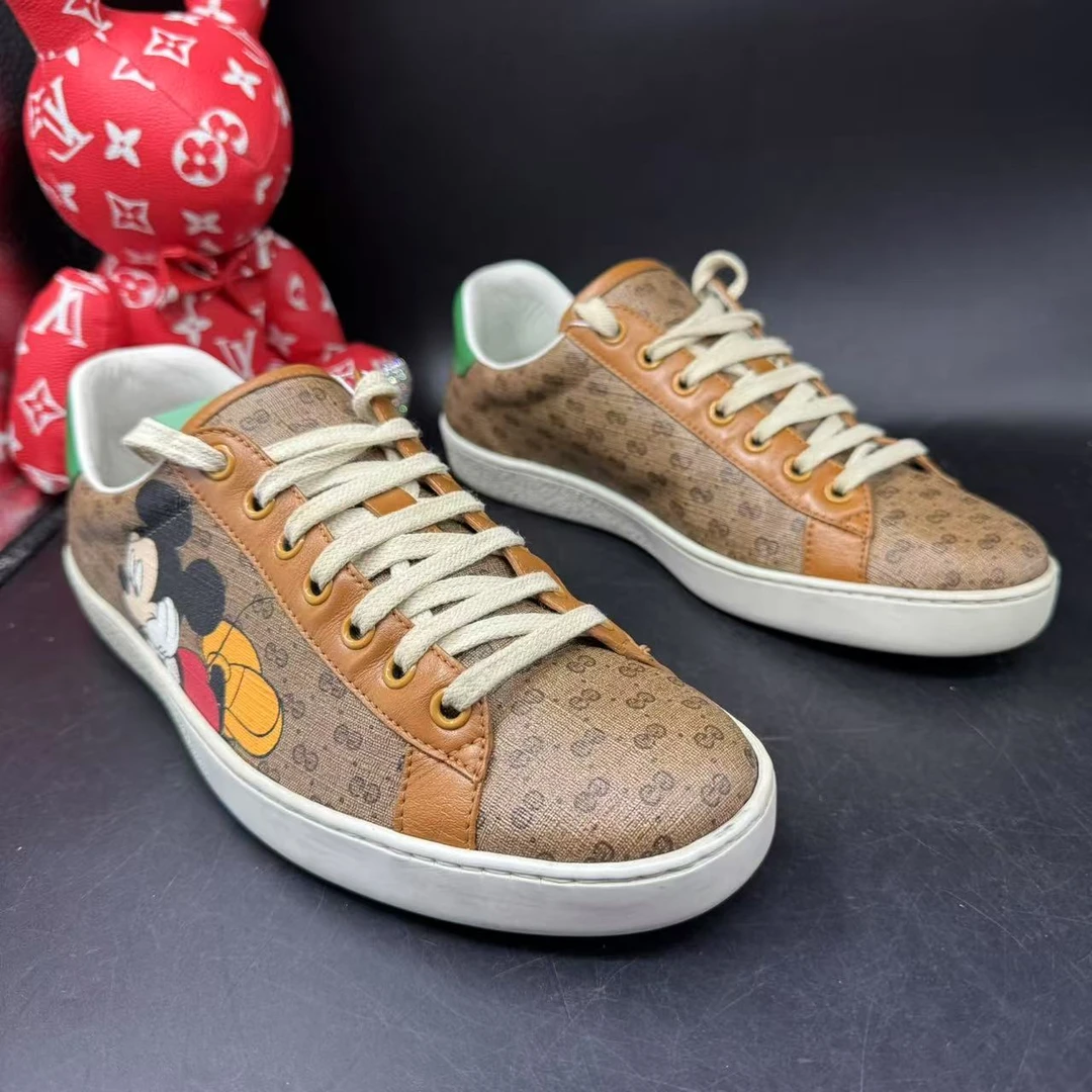 95新 GUCCI/古驰 【AO特惠】40欧码 男士棕印花米奇休闲板鞋ao527