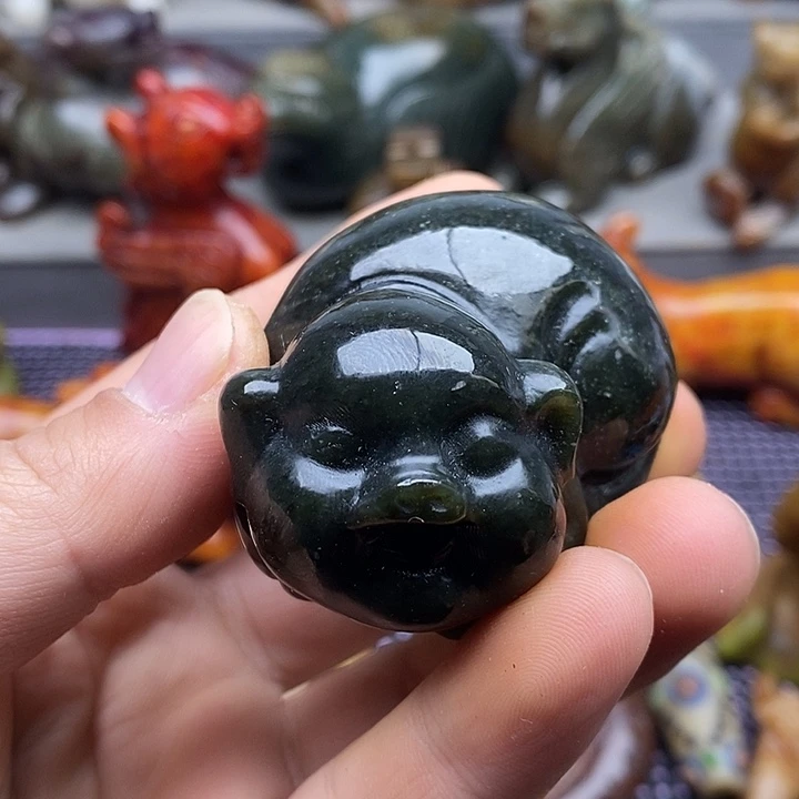 未镶嵌蛇纹石玉颈饰