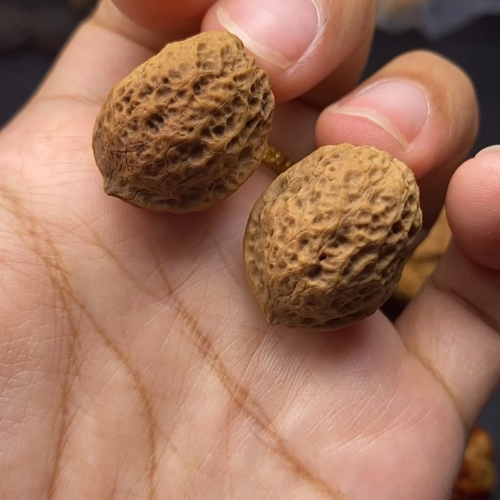 文玩核桃把件23尺小豆子