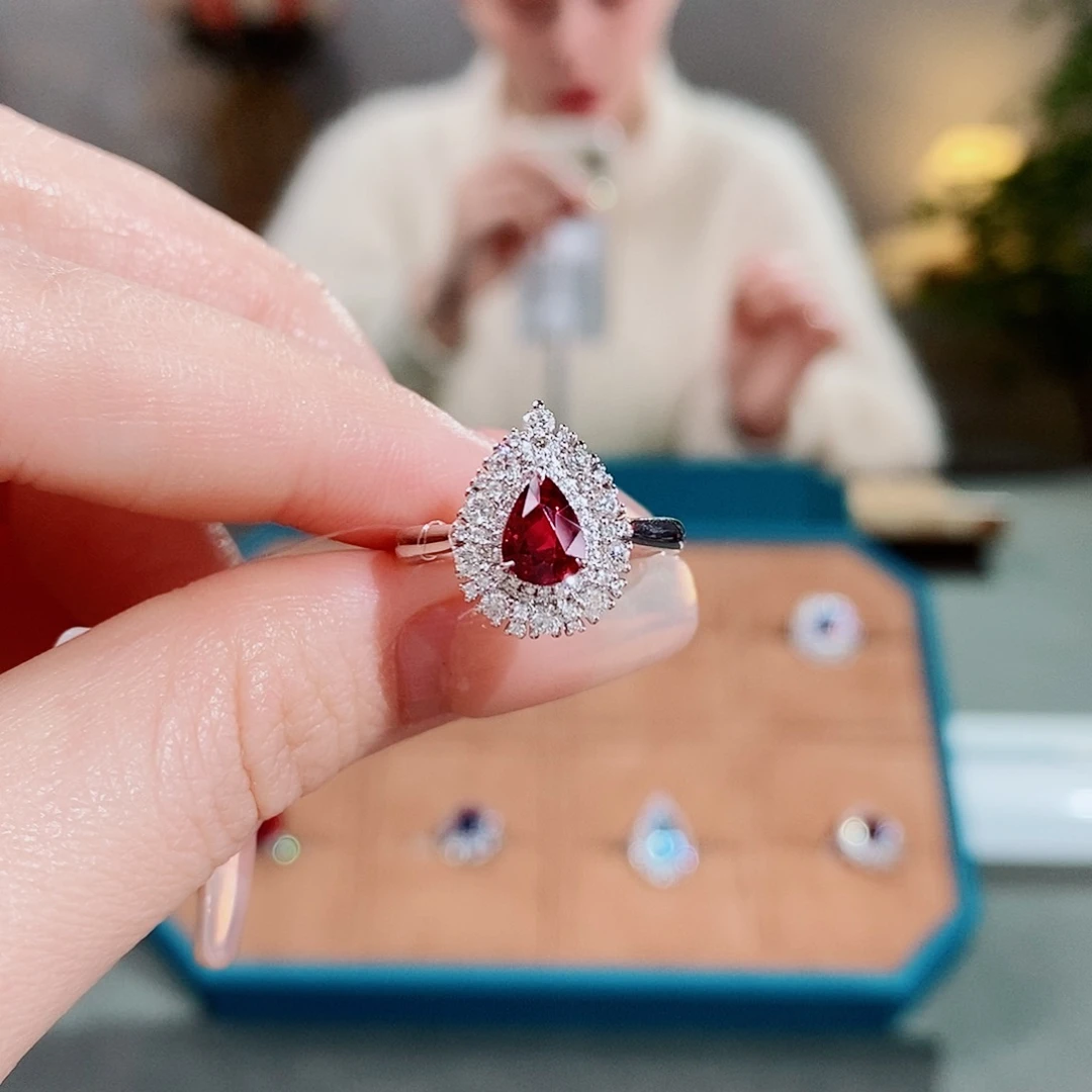 红宝石戒指18K金镶嵌1.02ct无烧鸽血红吉尔德
