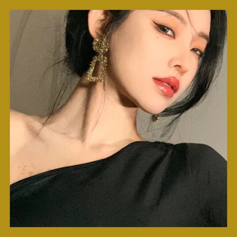 铜合金锆石耳饰 个性轻奢百搭新款欧美夸张镂空耳钉高端大气时尚