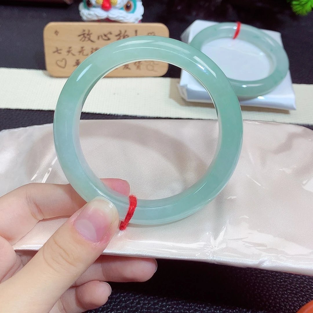 翡翠未镶嵌手镯9001