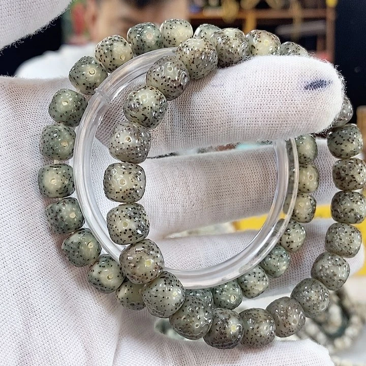 星月菩提手串嘎***斯星月菩提雕刻手串