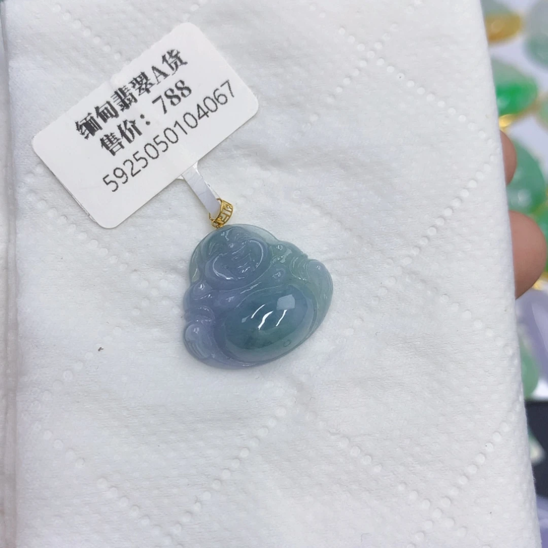 翡翠18K金镶嵌颈饰翡翠