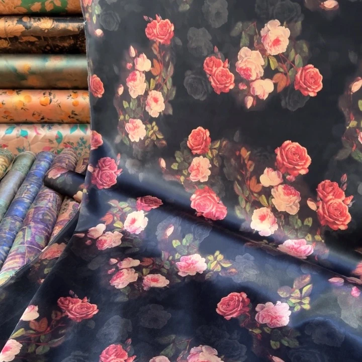 织绣黑底蔷薇花皮子门幅1.14米