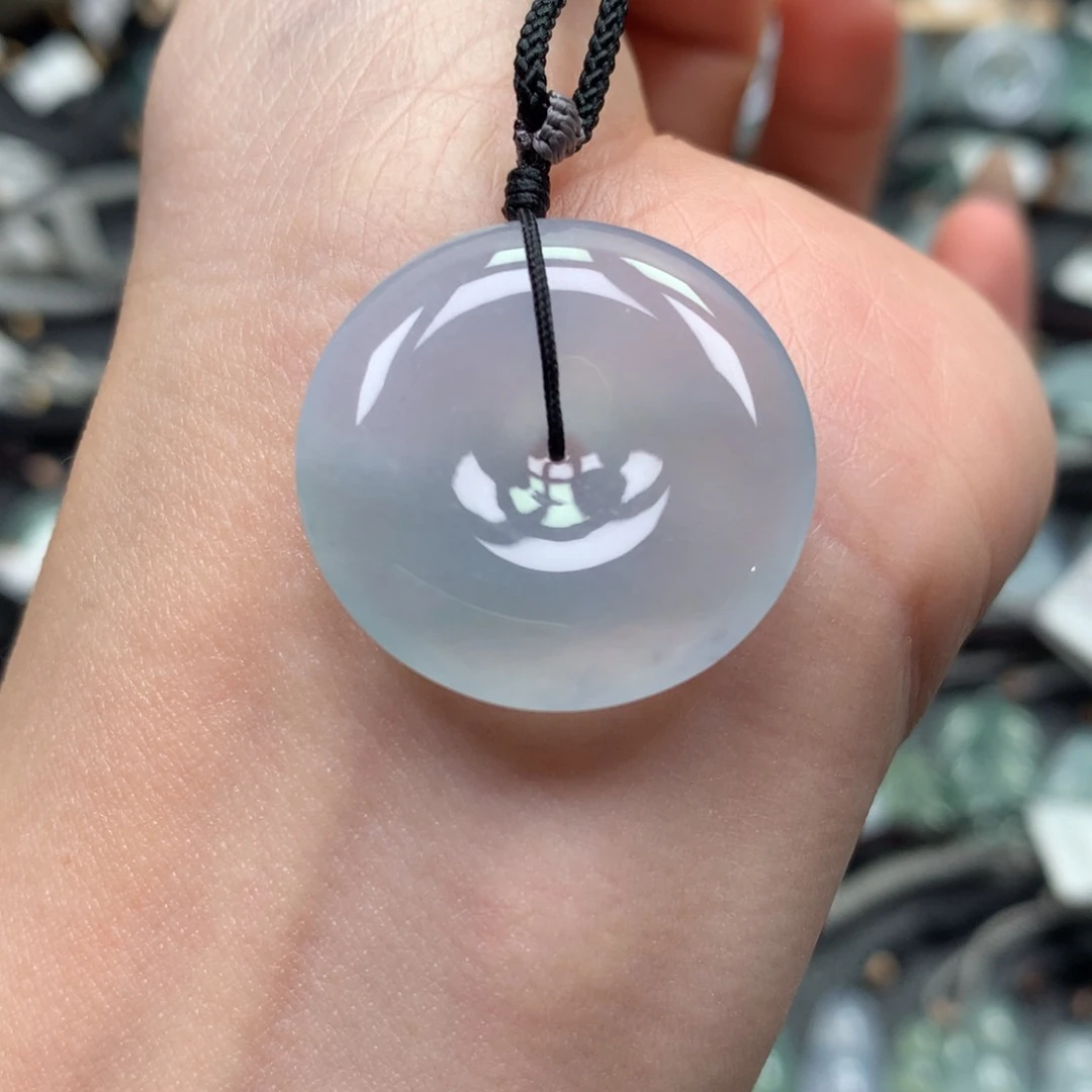 翡翠颈饰未镶嵌扣子