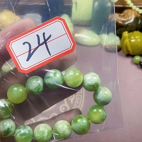 未镶嵌蛇纹石玉颈饰