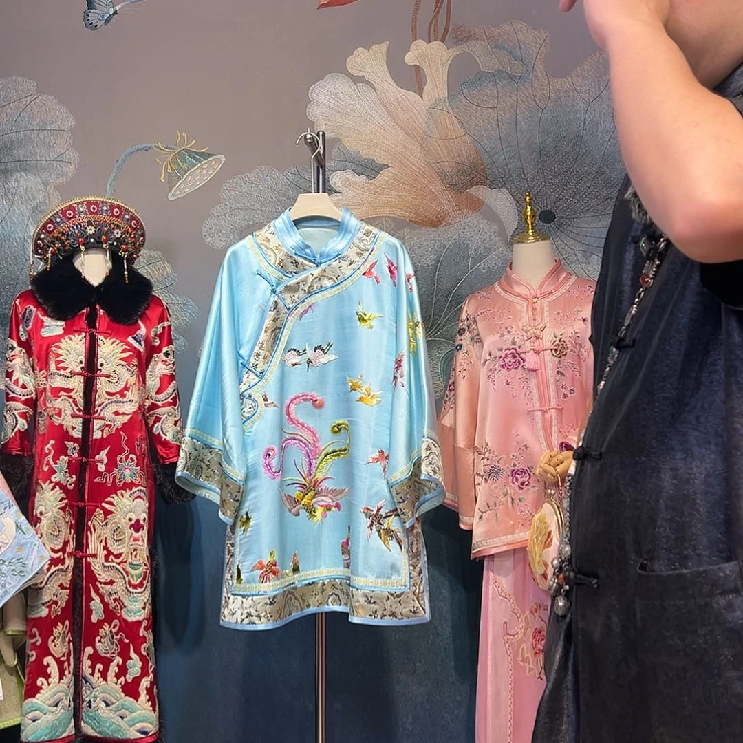 立领斜襟纯手工刺绣前后满绣姐姐服