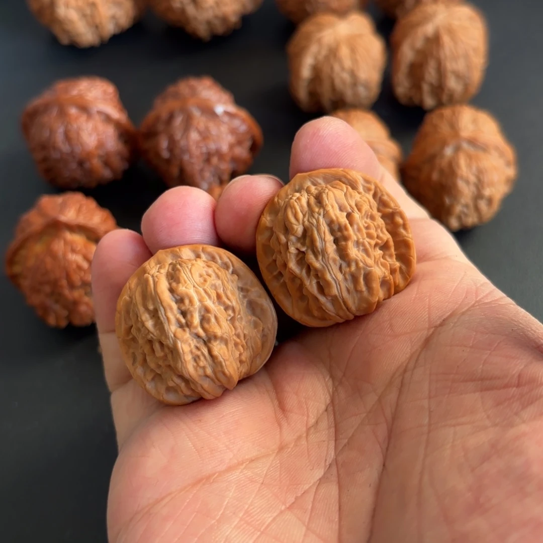 文玩核桃把件强****者四座楼