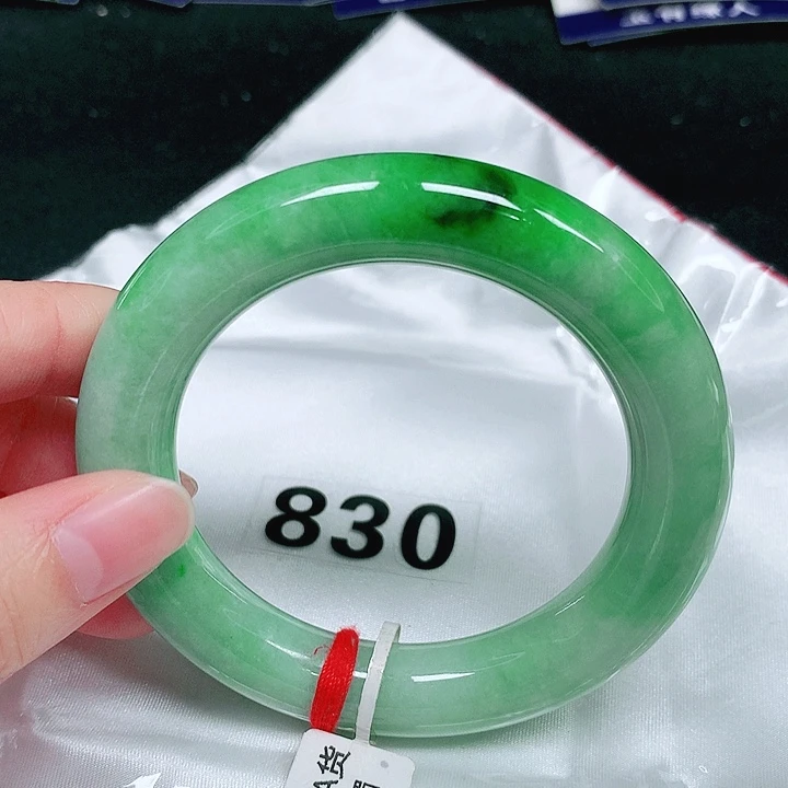 翡翠未镶嵌手镯（圆镯）