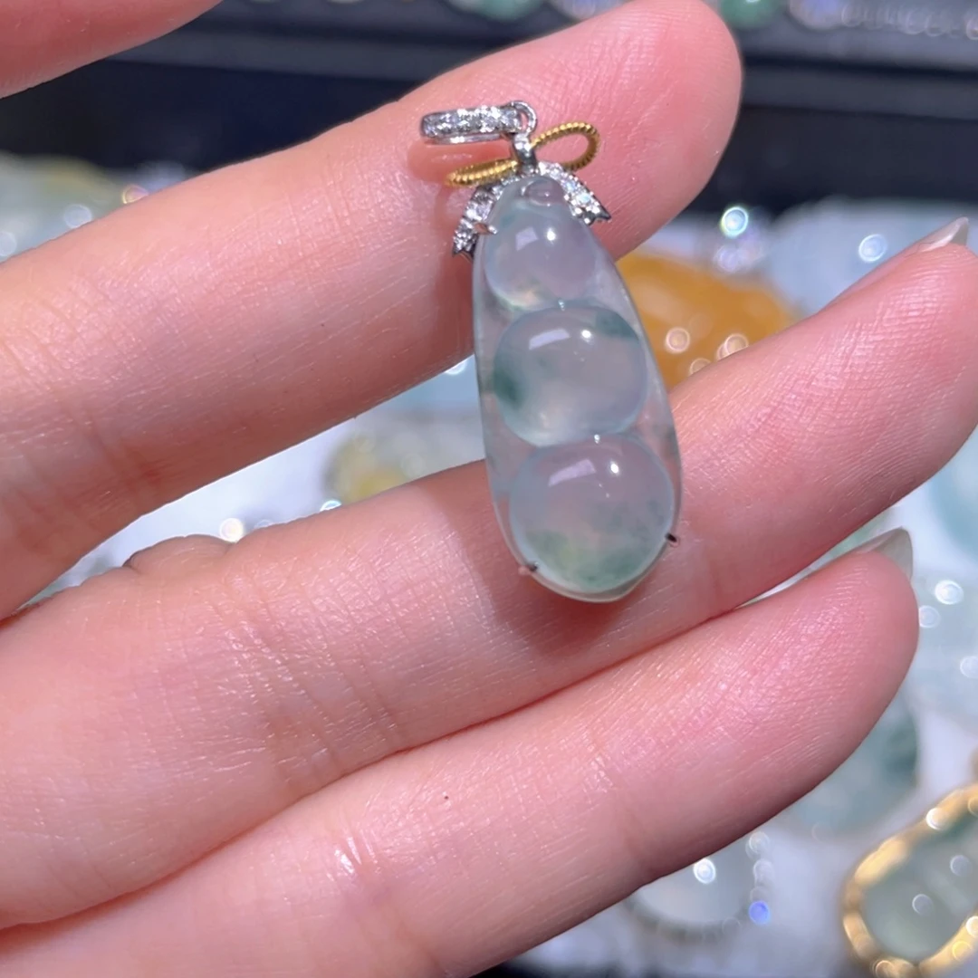 颈饰18K金镶嵌翡翠翡翠