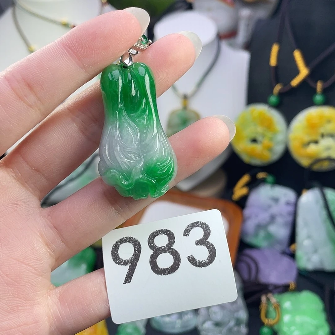 翡翠未镶嵌吊坠(赠链)