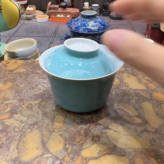 盖碗一个，瓷。。。。品茗