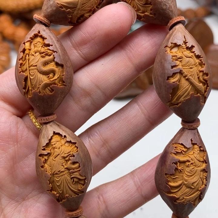 吊坠橄榄核紫衣关公