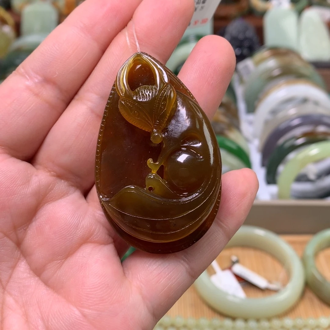 岫玉未镶嵌颈饰吊坠