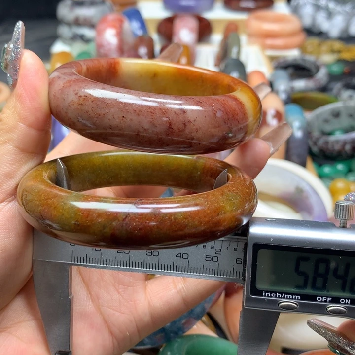 未镶嵌手镯石英质玉