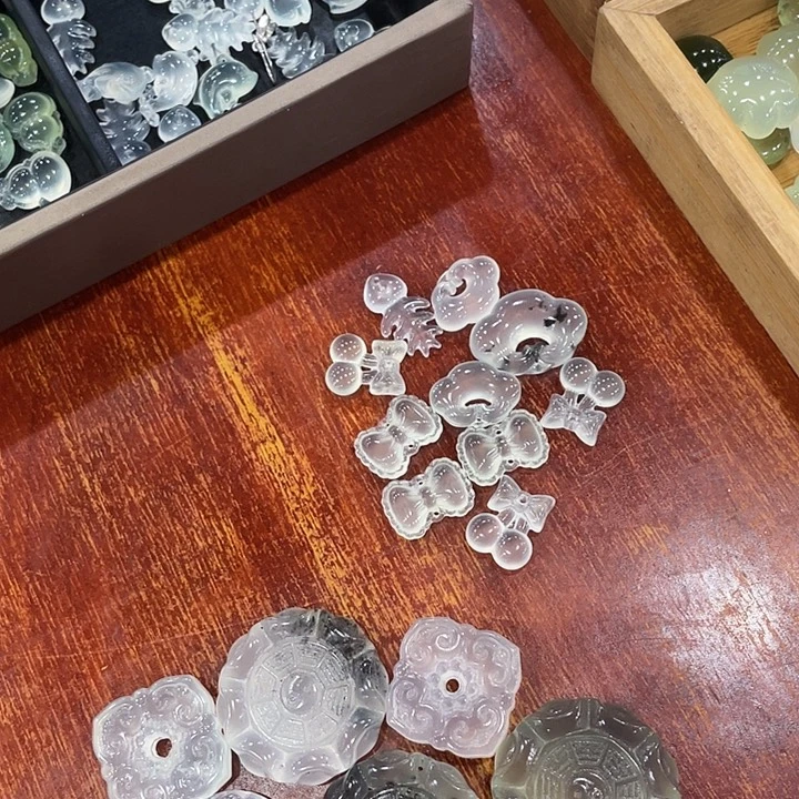 蛇纹石玉合金颈饰