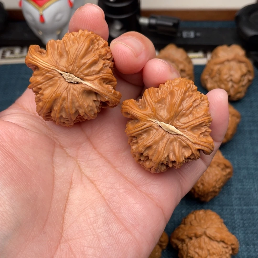 把件文玩核桃红皮白狮子42