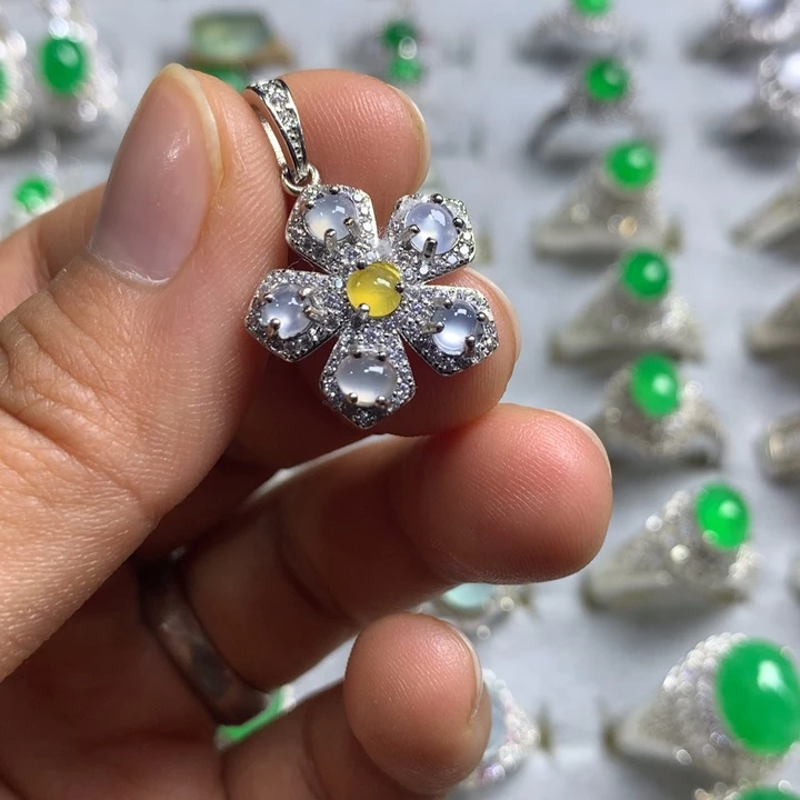 翡翠未镶嵌戒指铜托，卖裸石，需要二次镶嵌