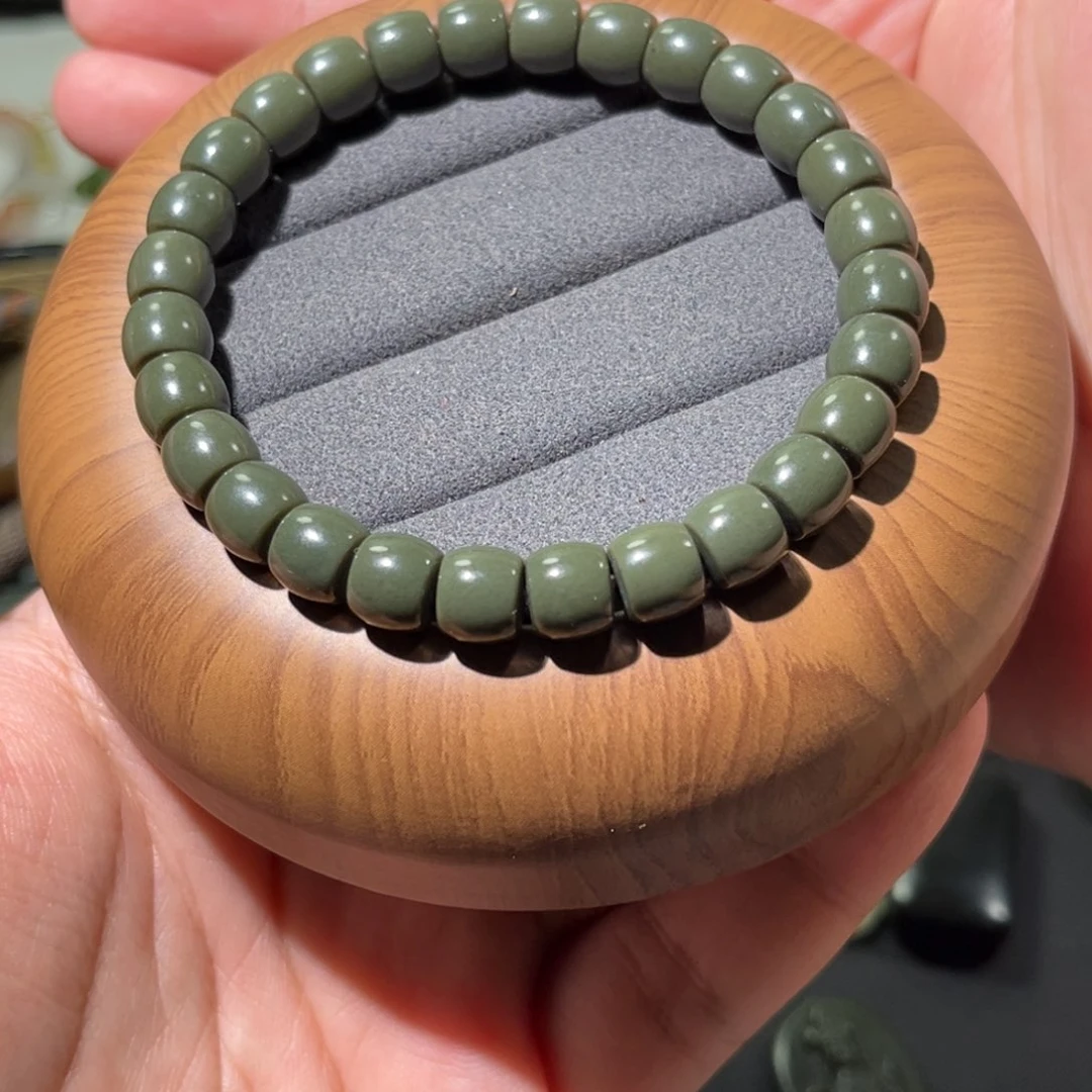 和田玉未镶嵌珠宝半成品沙枣青