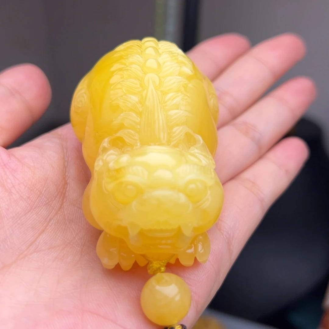 蜜蜡未镶嵌颈饰元老大貔貅