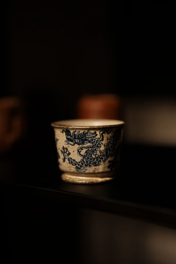青花龙纹马蹄杯