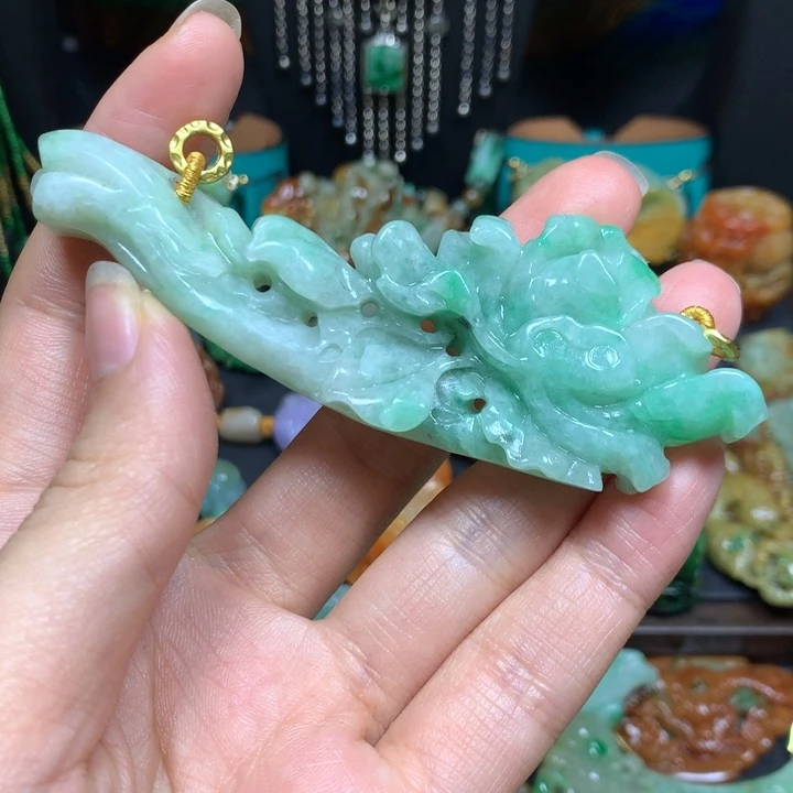 翡翠未镶嵌颈饰花枝