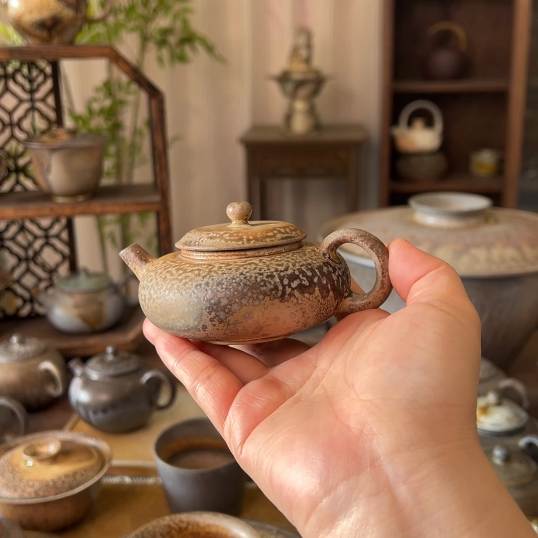 16中白精品扁腹壶