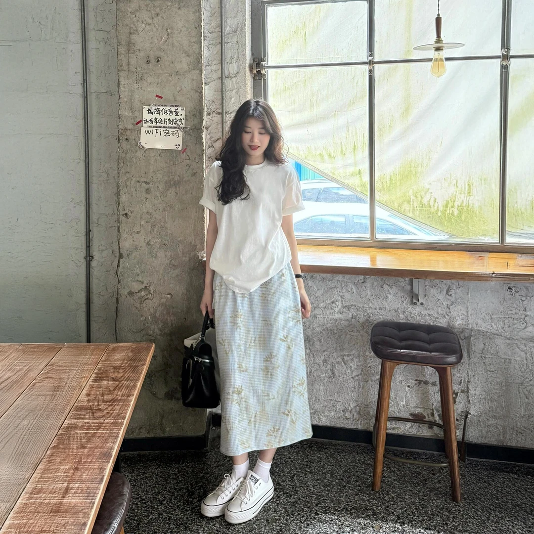 2025夏季新款韩系松弛感白色短袖上衣百搭显瘦半身裙洋气减龄套装