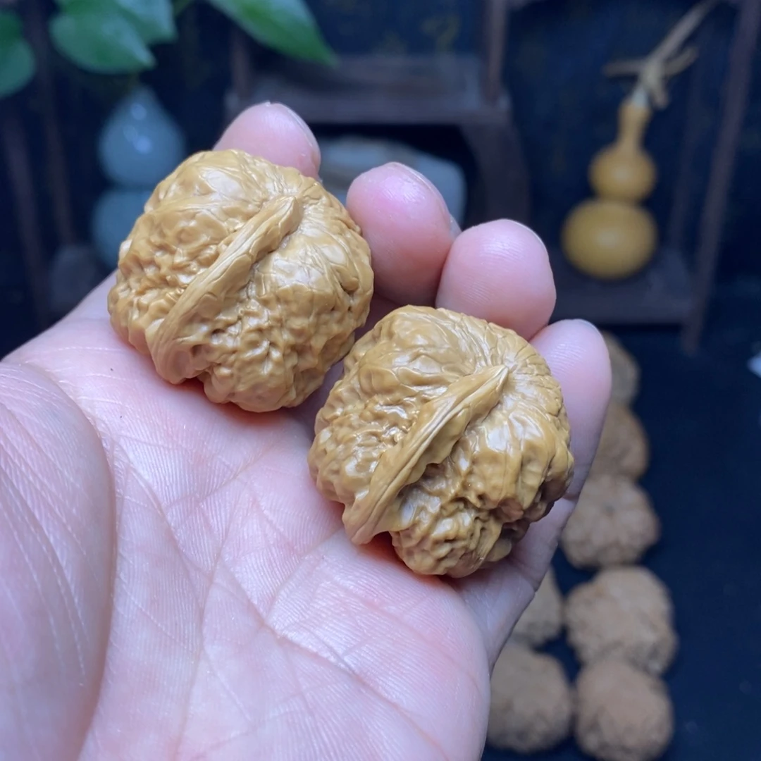 文玩核桃吊坠33+一根筋