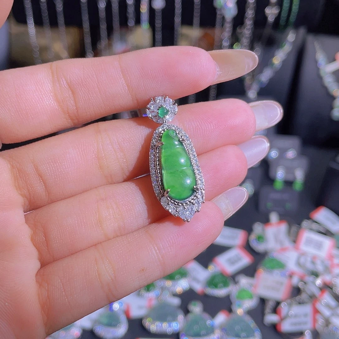 吊坠(不含链)未镶嵌翡翠