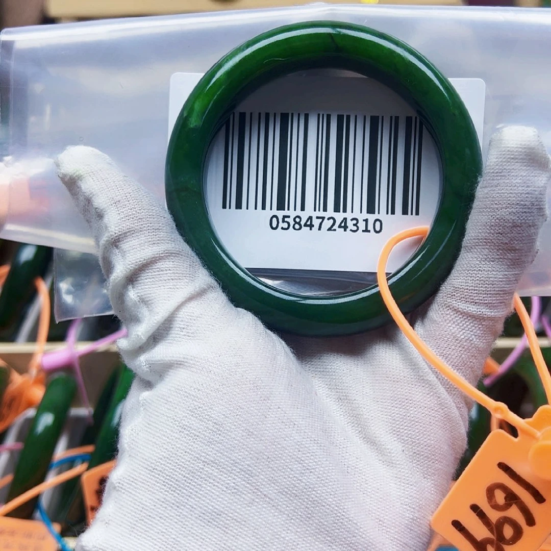 菲***总和田玉未镶嵌手镯