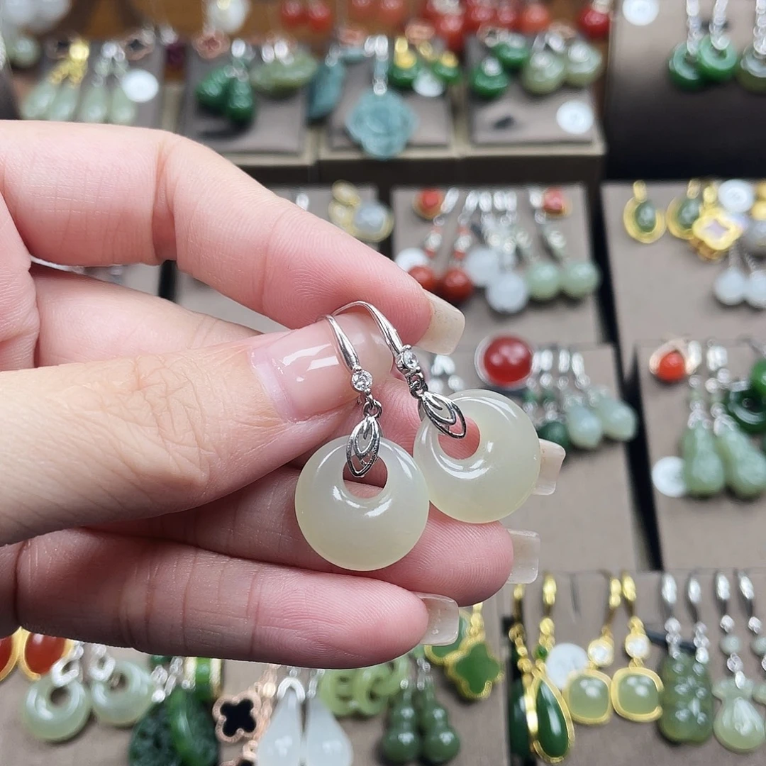 和田玉银S925镶嵌耳坠平安扣