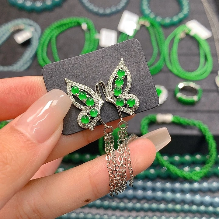 翡翠颈饰未镶嵌。。。。